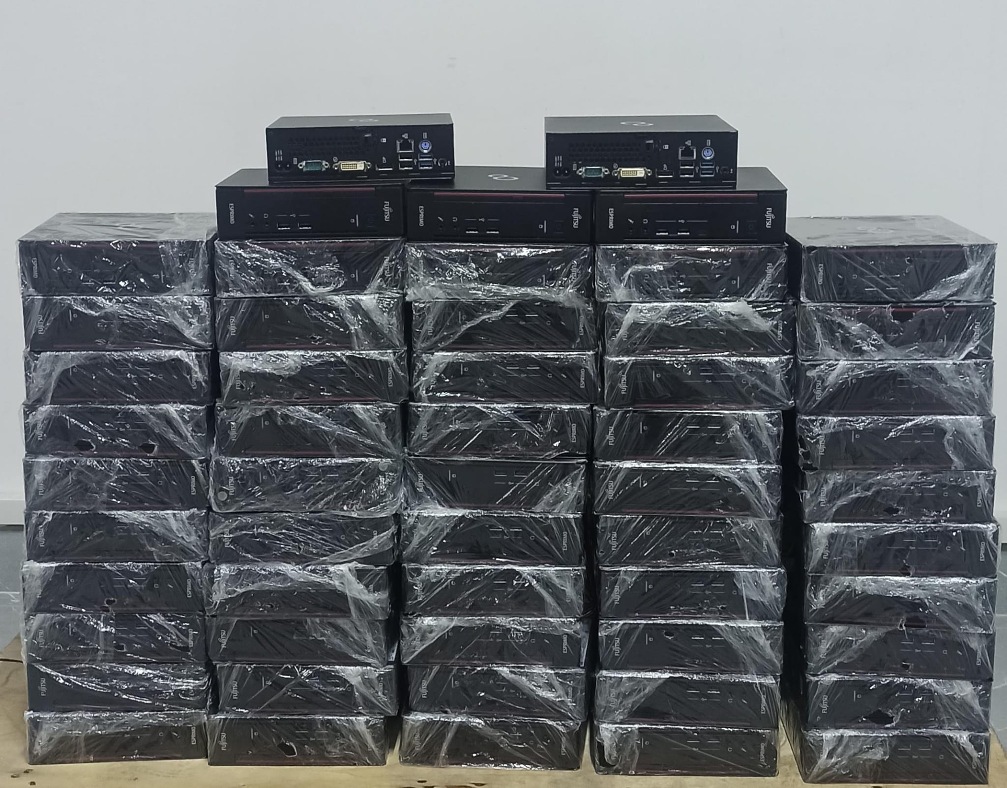 2.EL MİNİ PC  FUJITSU ESPRİMO Q556 İ5 6500T 8GB DDR4 256GB SSD DVD DP DVI SERİ