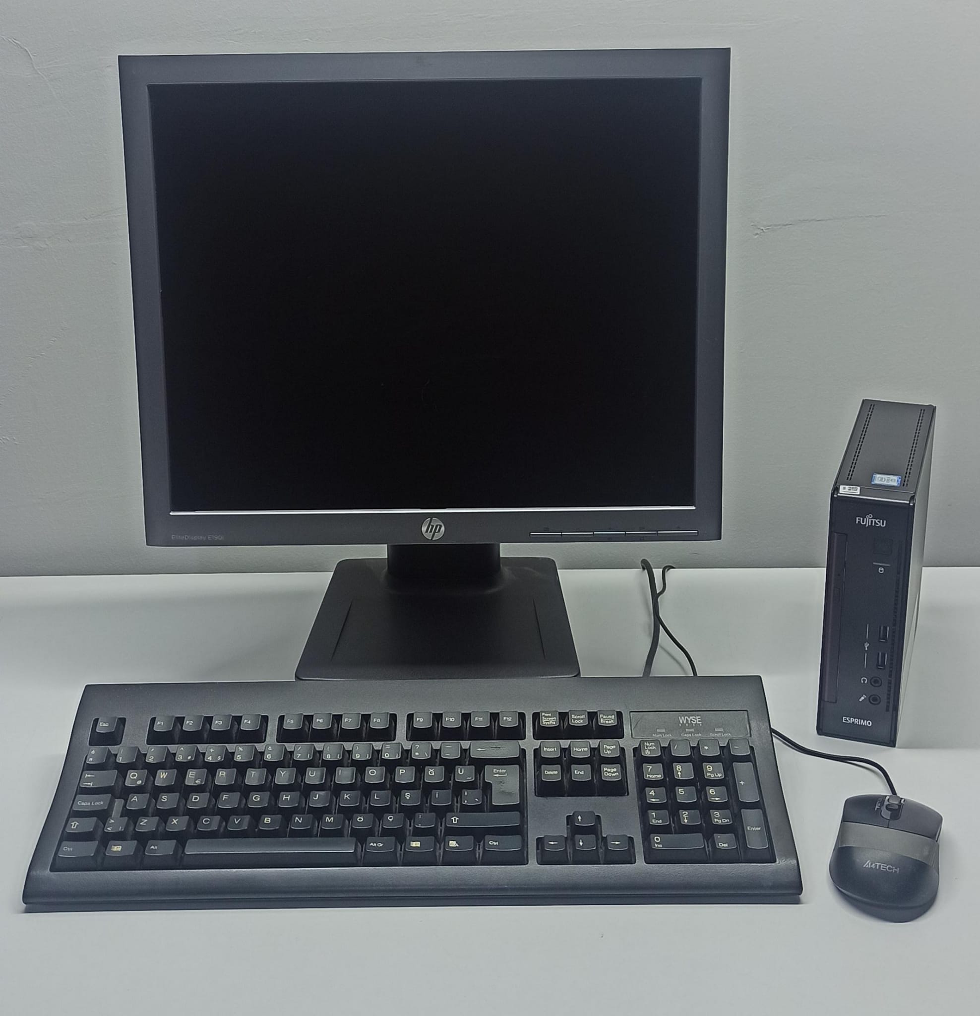 2.EL MİNİ PC  FUJITSU ESPRİMO Q556 İ5 6500T 8GB DDR4 512GB SSD DVD DP DVI SERİ