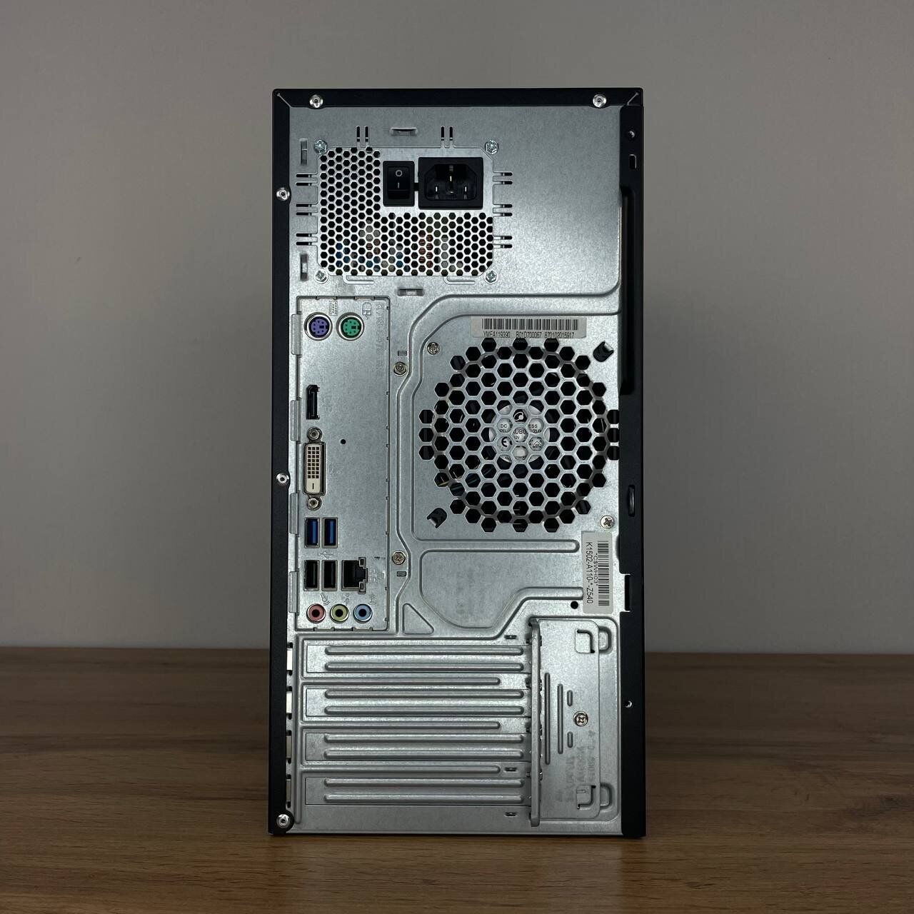 2.EL PC DİKEY FUJITSU ESPRİMO P556/E85 5 6.NESİL 16GB DDR4 RAM 512GB SSD DVI/DISPLAY
