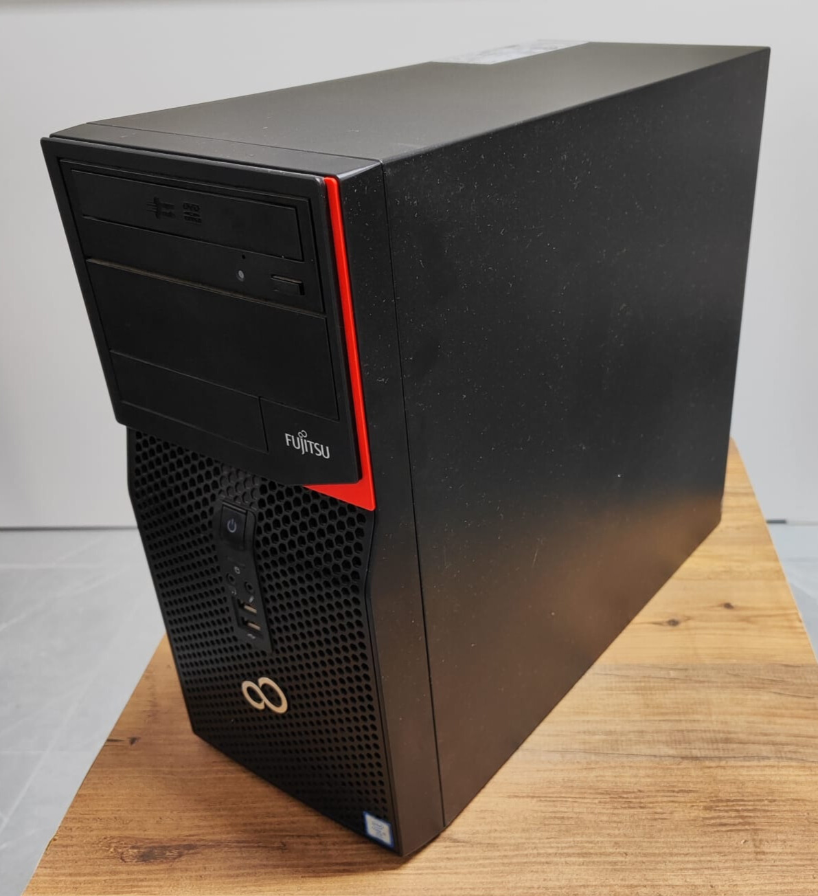 2.EL PC DİKEY FUJITSU ESPRİMO P556/E85 İ5 6.NESİL 8GB DDR4 RAM 256GB SSD DVI/DISPLAY