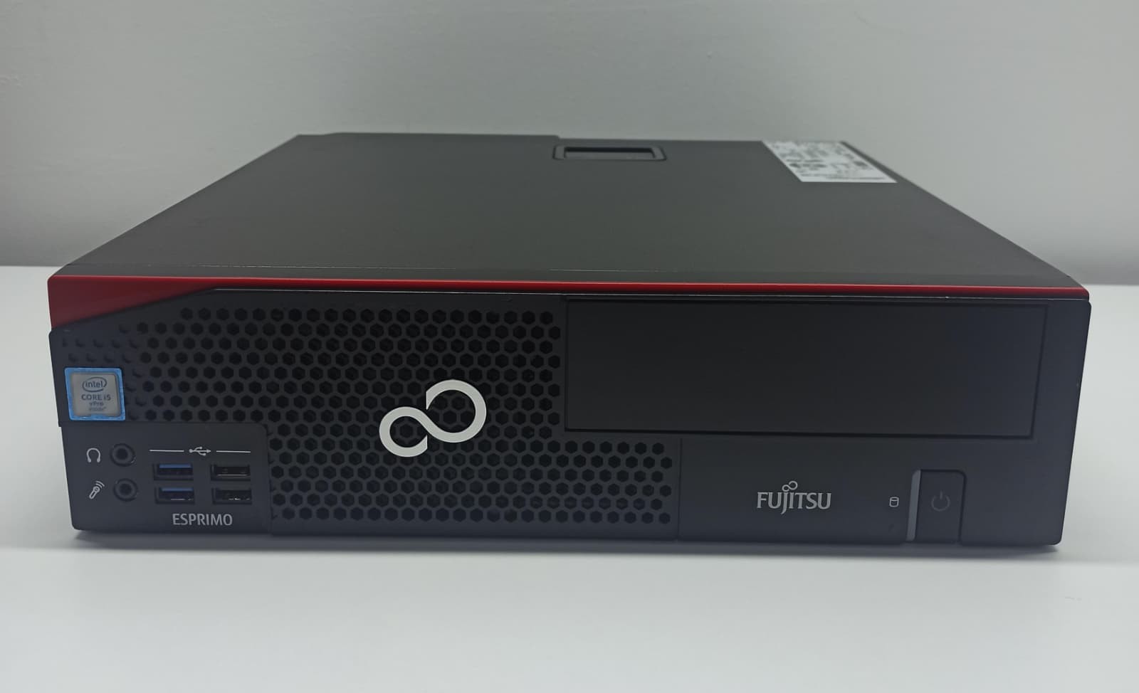 2.EL PC YATAY FUJITSU ESPRİMO D756/E85 İ5 6.NESİ 8GB DDR4 RAM 256GB SSD 2XDP/ DVI / 2XSERİ